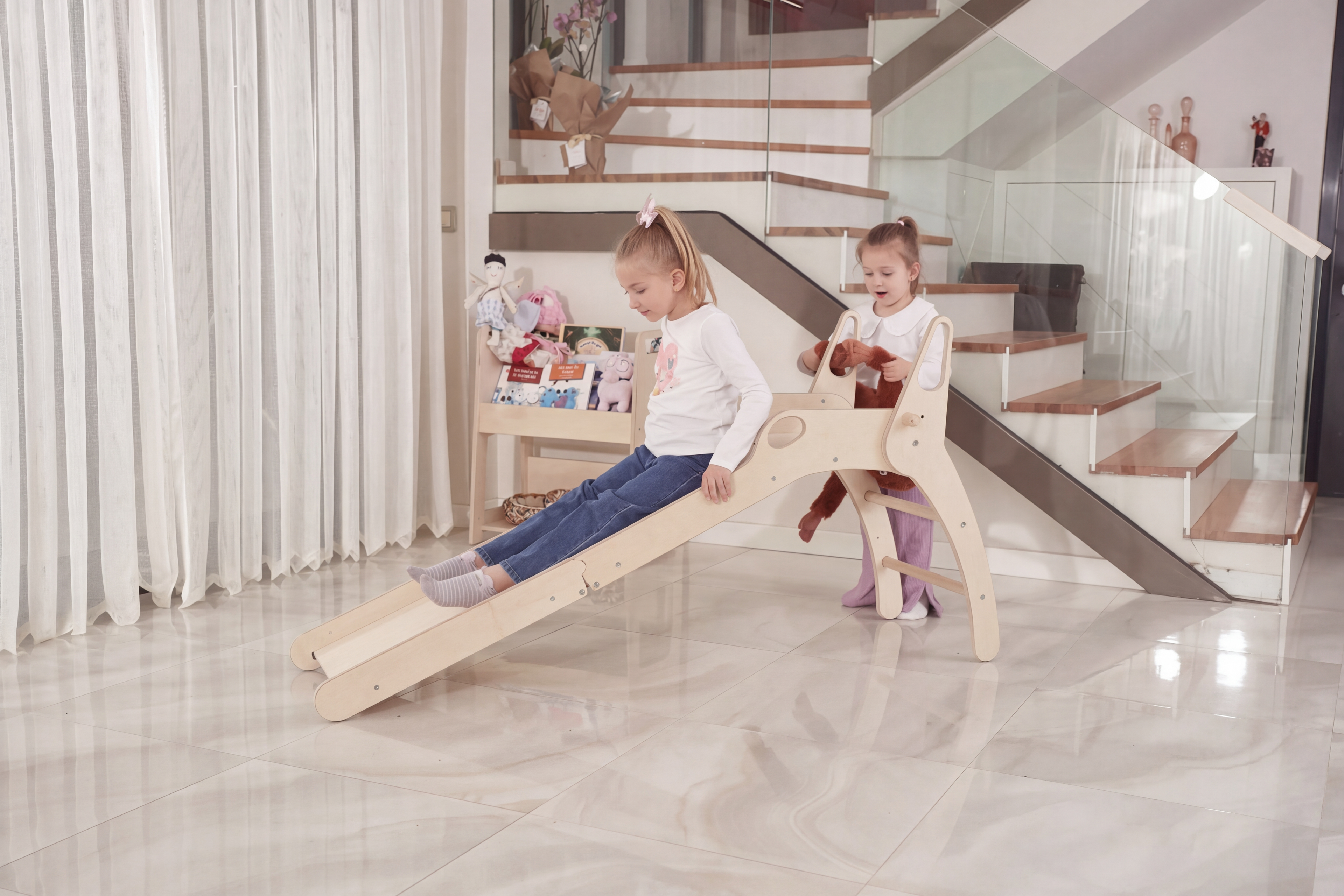 Tobogán Plegable de Madera Montessori – Desarrollo Motor para Pequeños Exploradores